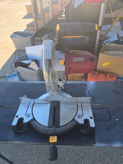 Chicago Electric Power Tools (Harbor Freight)Type: 10-inch sliding compound miter saw