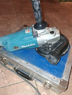 MAKITA 7" Grinder W/ Dust Shroud