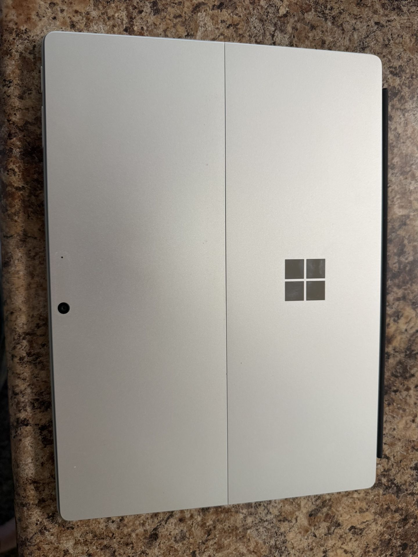 Microsoft Surface Pro 9 W/Keyboard (128gb, i5 8gb Ram)