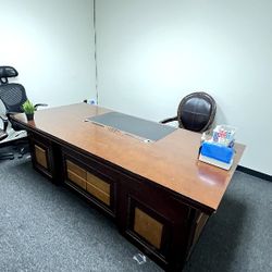 Grand Executive Desk