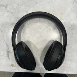 Beats Studio 3 - Black (Very Very Great Condition)