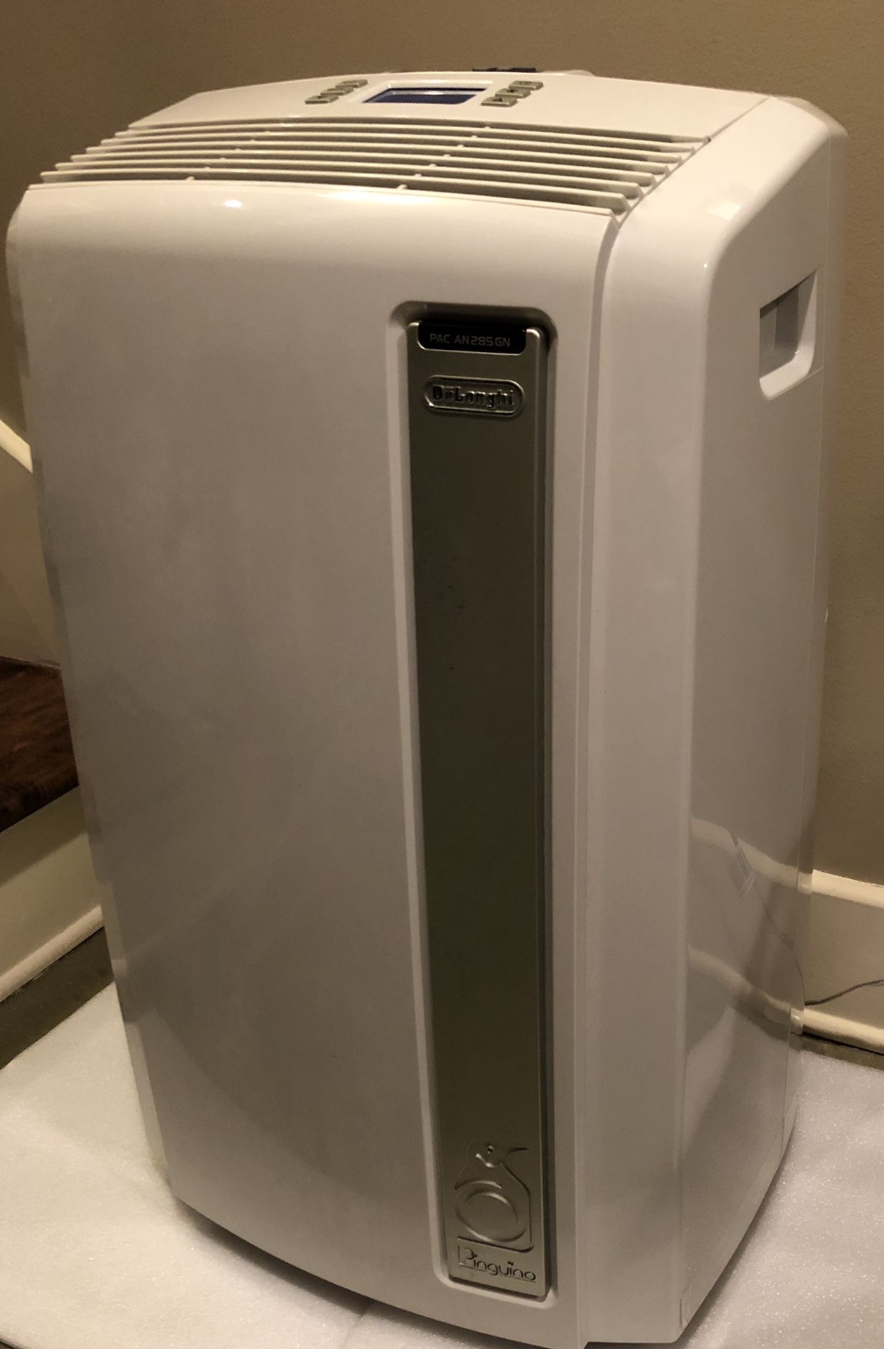De'Longhi Pinguino PAC AN285GN Portable Air Conditioner Cools 500 sq. ft. White