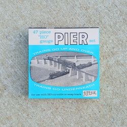 Vintage Atlas 47-Piece "HO" Gauge Pier Set