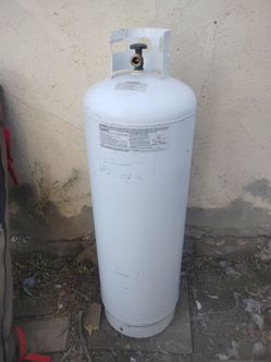 $100 VERTICAL PROPANE TANK