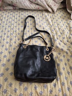 Micheal Kors Black leather shoulder bag