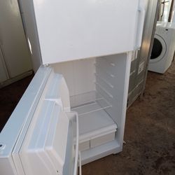 REFRIGERATOR GENERAL ELECTRIC WHITE ON WHITE WORKING EXCELLENT WITH ICE MAKER WHITE ON WHITE WITH 6 MONTHS WARRANTY CHECK US OUT WE WORK FROM HOME 