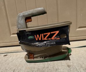 Scott’s Wizz Handheld Yard Spreader