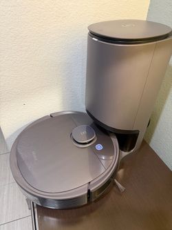 Deebot vacuum