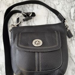 Vintage Coach Crossbody Bag Pebble Black Leather Turn Lock Flap Pocket