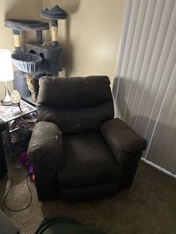 Electronic recliner and reclining couch