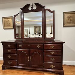 DRESSER WITH MIRROR 