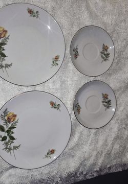 vintage porcelain piece from Kahla, manufactured in the German Democratic Republic (East Germany). 4 plates total