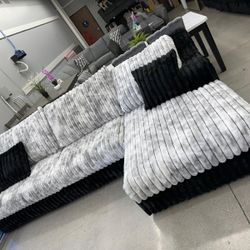 “L” Shape Sectional 🖤🤍 