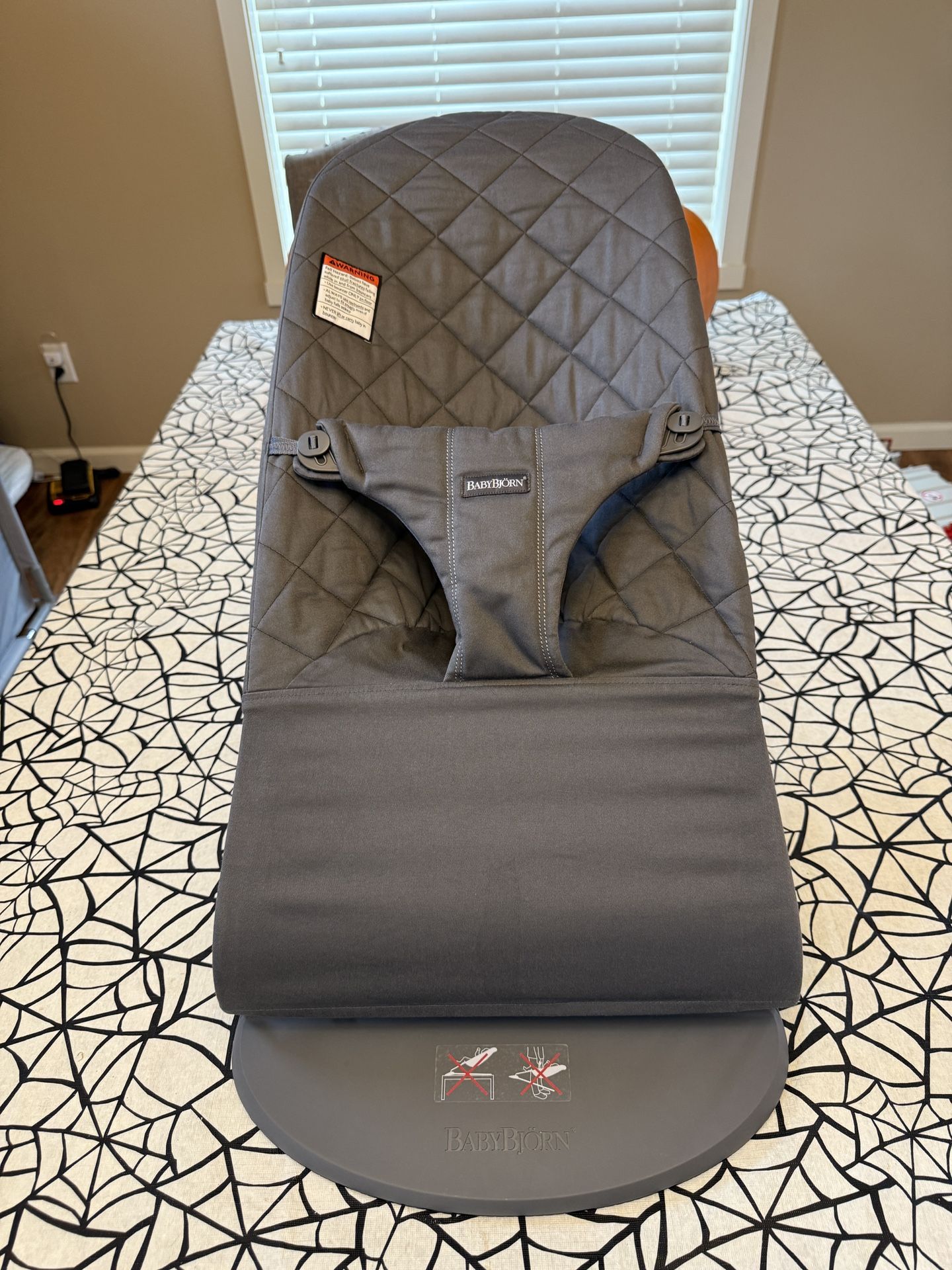 BabyBjörn Bouncer Balance Soft, Dark Gray, Woven/Jersey, Tri-Fabric | 2-in-1 Adjustable Baby Bouncer 