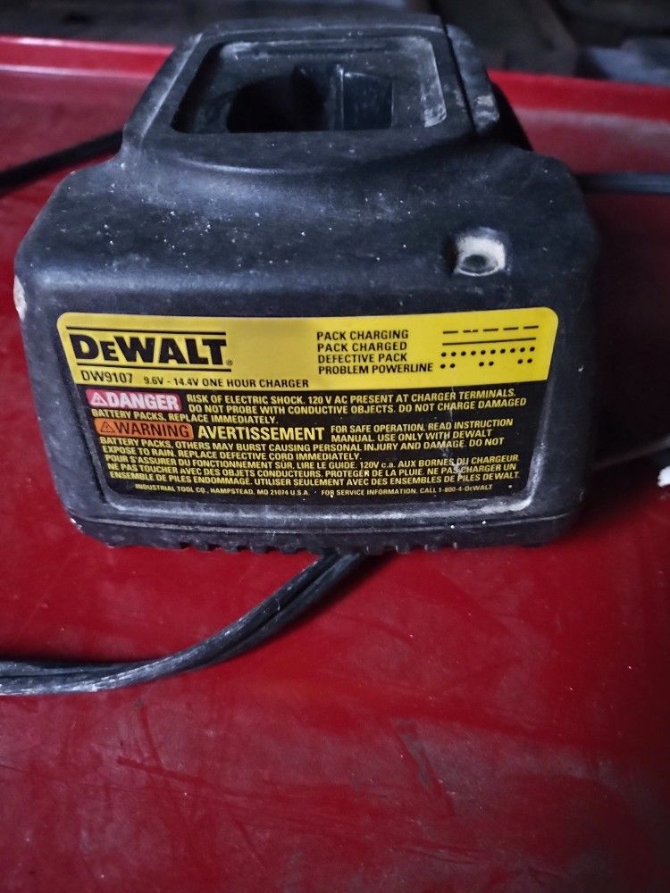 DeWalt 18 Volt Battery Charger 