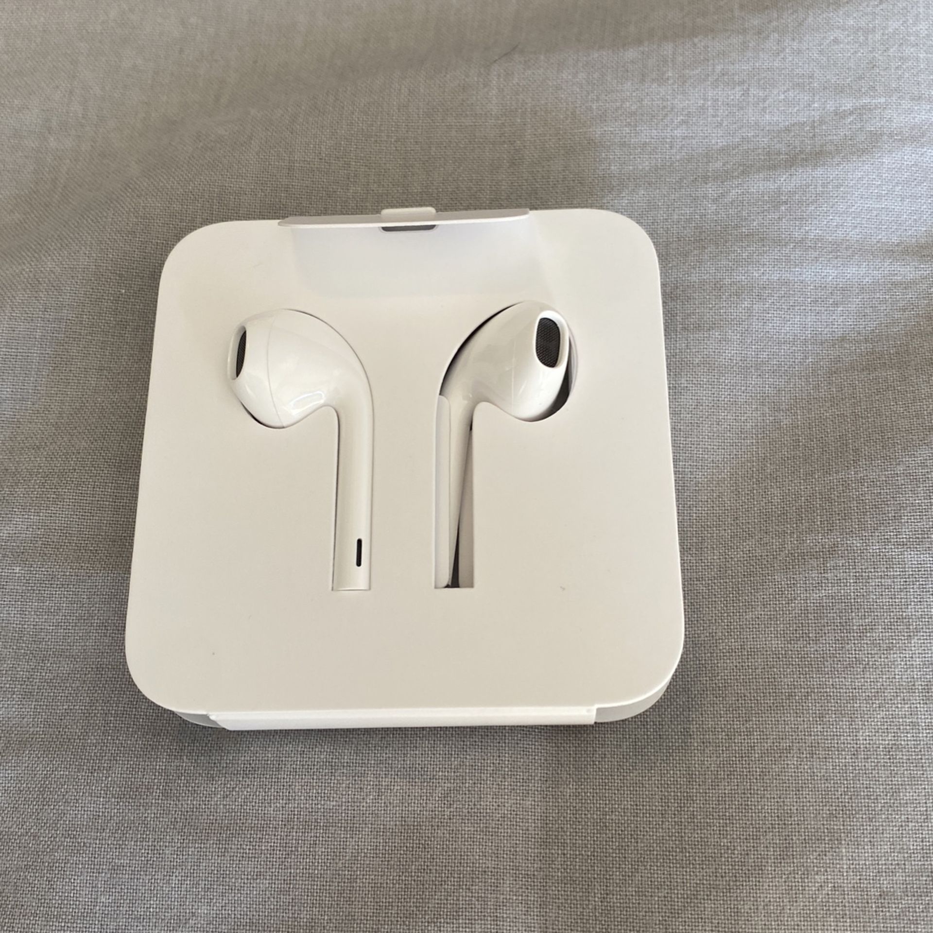 Apple Wired EarPods with Remote and Mic