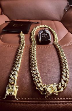 New 14 k yellow gold Cuban link chain and bracelet