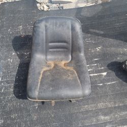 ((READ AD))((Seat Off A Cubcadet Zeroturn)) Zeroturn Mower 