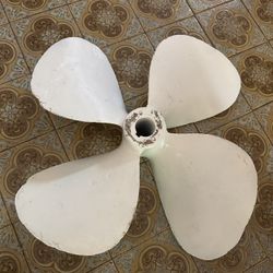 24x22 Bronze Propeller 1 1/2 Right Hand