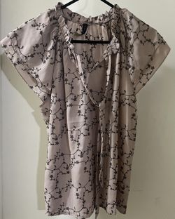 Woman’s Woven Tie Neck Shirt (L)