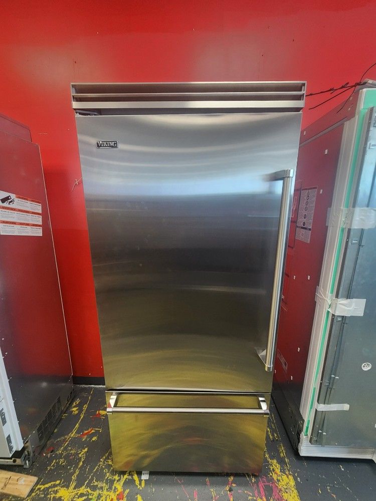 Sale Of The Week Viking 36 Inch Built In Refrigerator Counter Depth 20.4 Cu Ft Left Hinge Bottom Freezer VCBB5363ELS