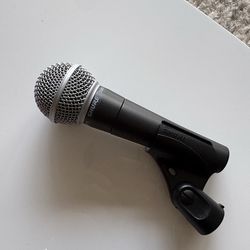 Shure SM58 Microphone – Like New (Industry Standard)