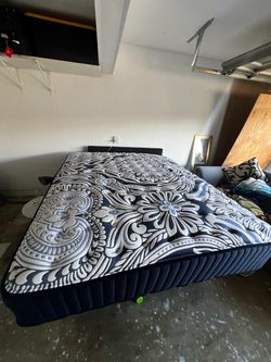 King Size Pillow Top Mattress with Box Spring