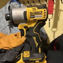Brand New Dewalt Impact Drill Dcf840 New With A Single 20v Max Battery 
