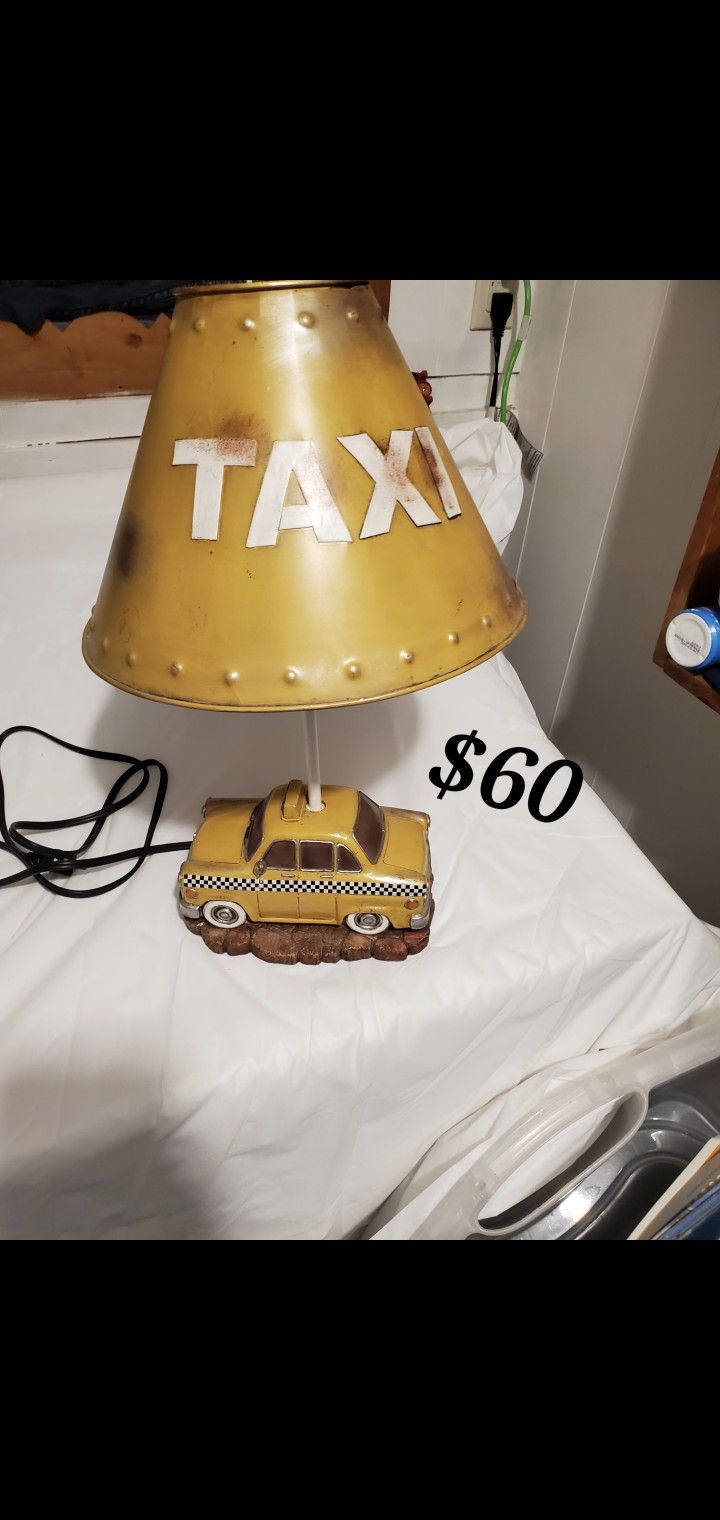 VINTAGE YELLOW TAXI CAB TABLE LAMP