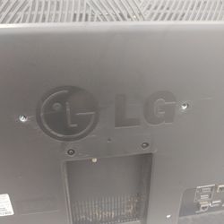 LG. Flat Screen Tv  32in
