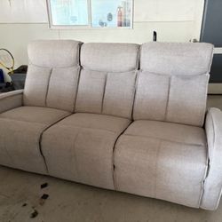 Set of electric reclining living room armchairs with USB ports and cup holders. In perfect condition.