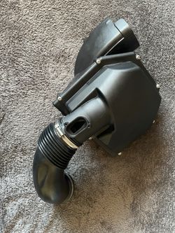 15-19 BMW F80 F82 F83 M3 M4 RIGHT PASSENGER AIR CLANER FILTER BOX HOUSING OEM