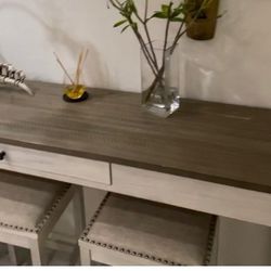 Beautiful Console Bar Table + 3 Stools – Great Condition