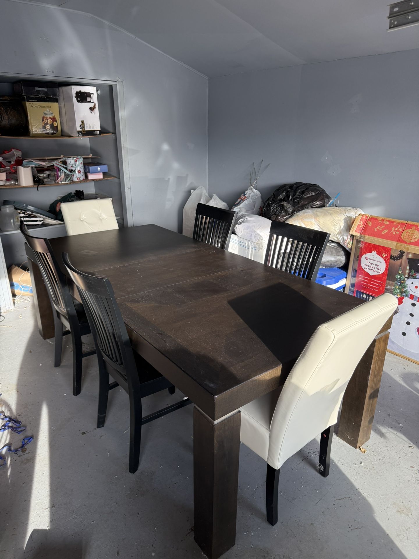 LARGE WOODEN EXTENDABLE DINING TABLE + 6 CHAIRS