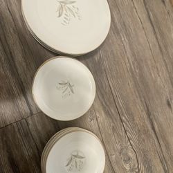 KAYSONS FINE CHINA Golden Rhapsody Bread Plates