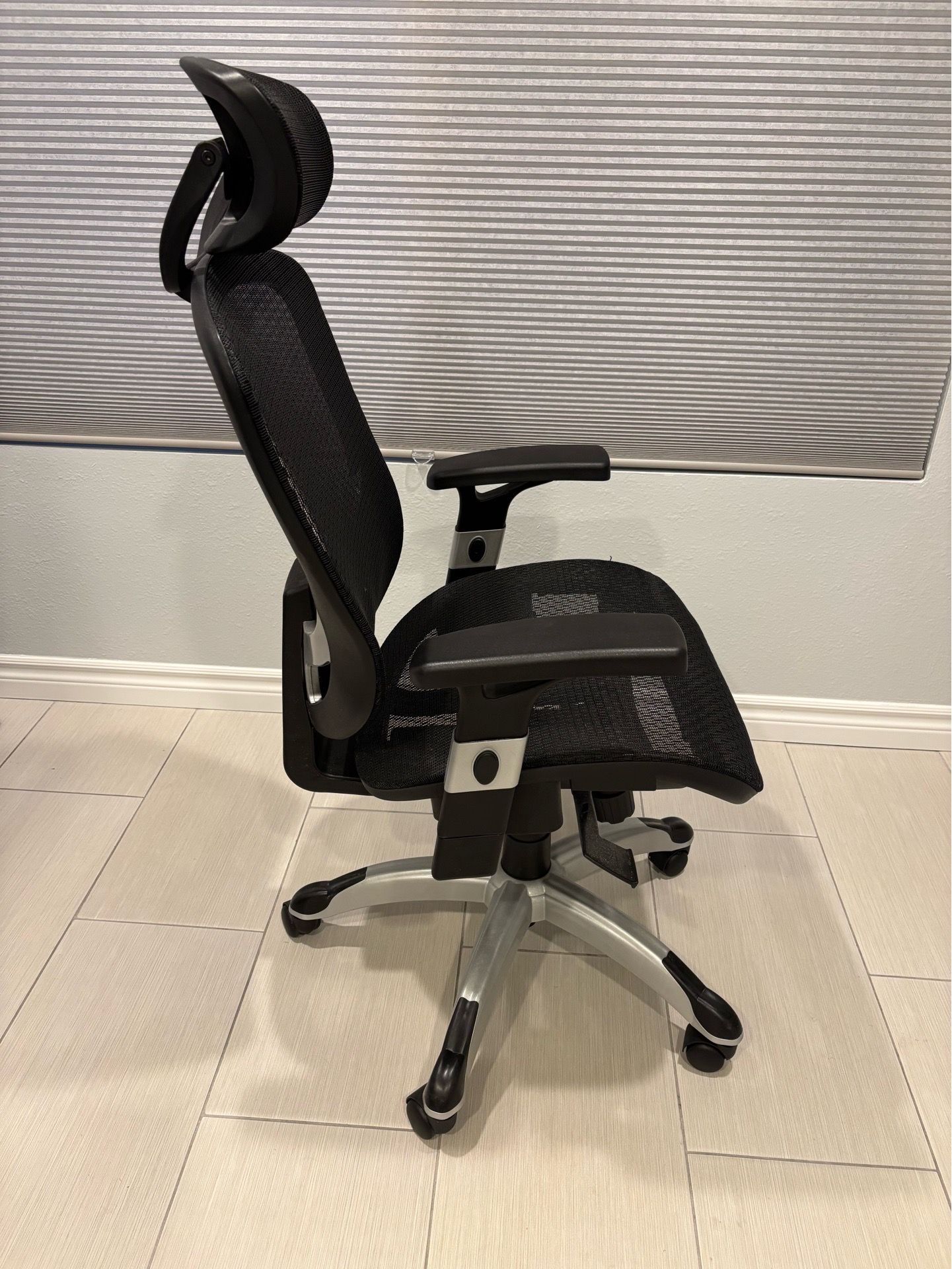 Ergonomic office chair