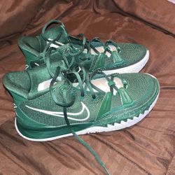 Kyrie Size 8.5 Worn 2 Times 