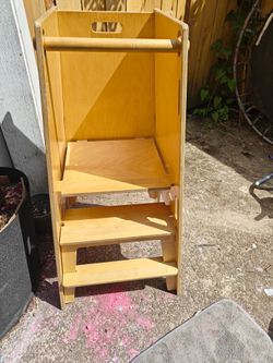 Sprout Todler Tower with removable safety railing