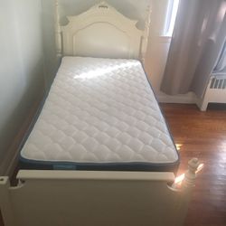 Sleepy’s Basic Mattress And Bed