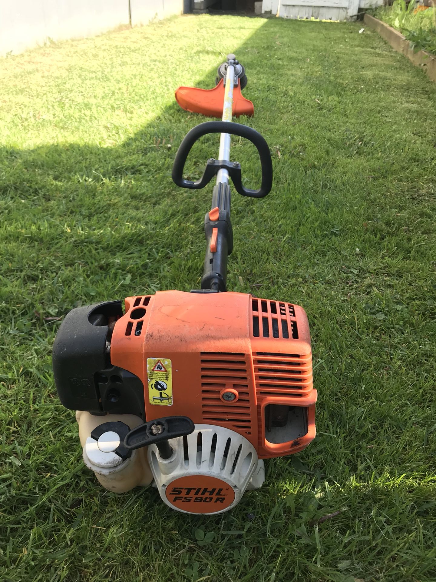 Stihl FS90R Commercial Weedeater / String Trimmer - Runs Great the only problem is missing the head cover