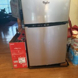 Mini Fridge/Freezer 