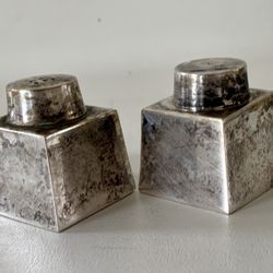 Vintage metal salt and pepper shakers 2”
