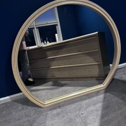Dresser With Mirror