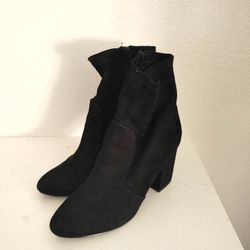 Woman Black Boots $20.00 