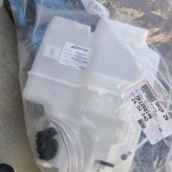 Windshield Wipers Water Rervoir Higthlander 