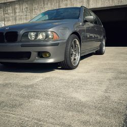 2003 BMW 525it 5-Sp Manual