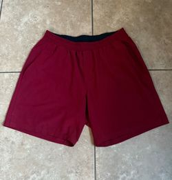 Men’s lululemon Lined Shorts Size Large 7”