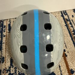 Schwinn quality medium size skating helmet 