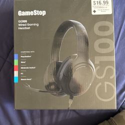 Wired Gaming Set And PlayStation 4 Charging Station 