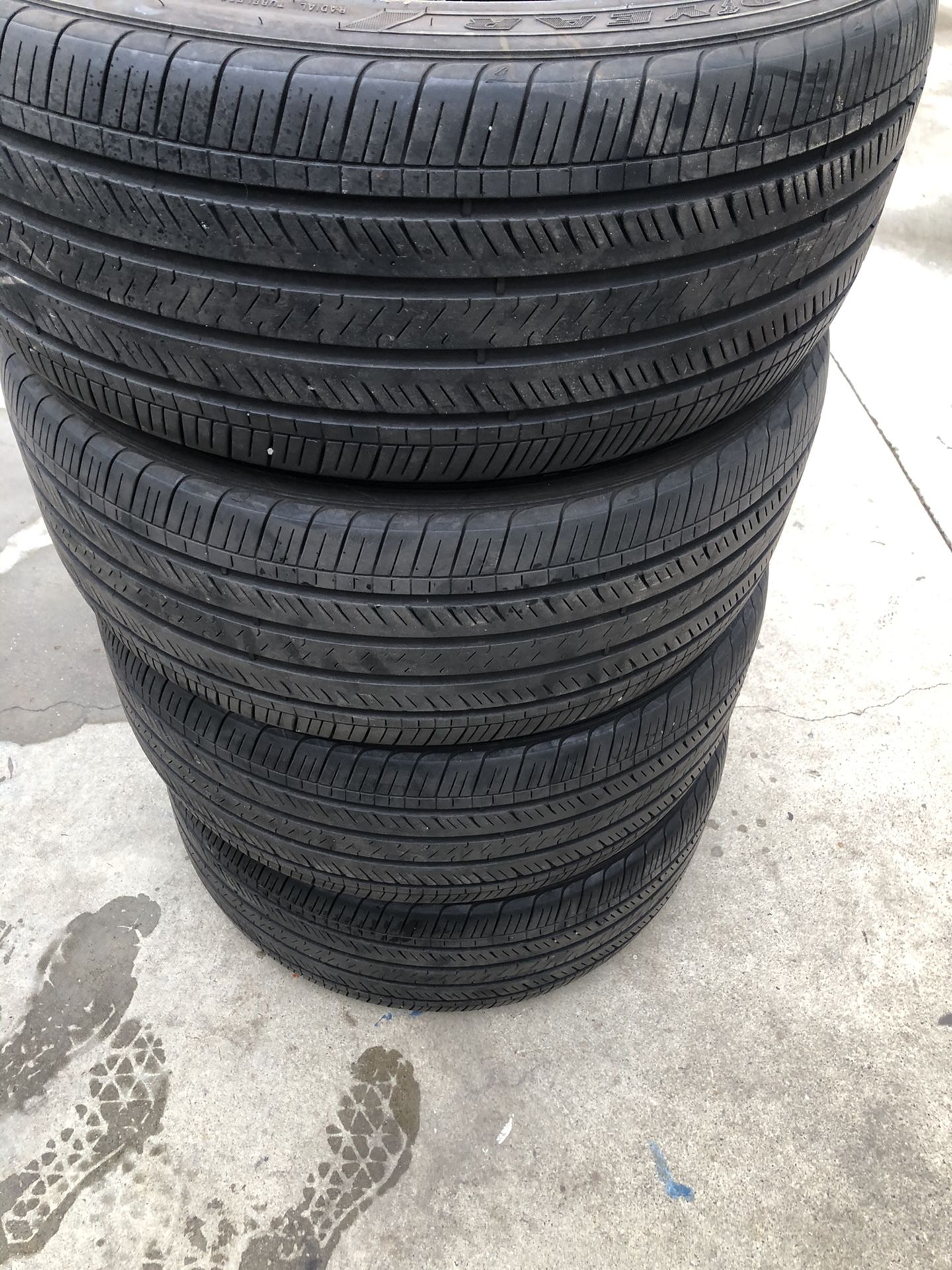 Goodyear eagle touring tires 235/40R19 for Sale in Los Angeles, CA